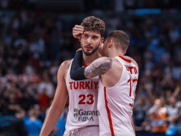 申京本届欧洲杯场均21+10+6 多项数据位居赛事前十