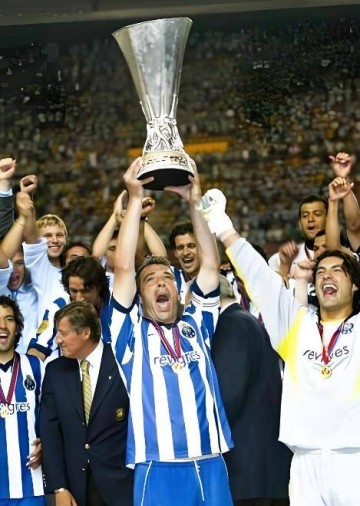 突发！足坛科斯塔猝然离世，创25冠传奇人生，C罗悼念穆帅泪崩