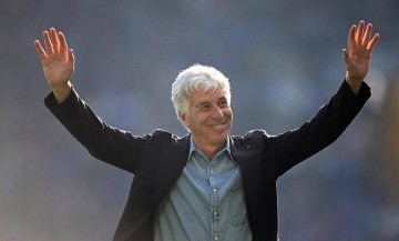 意大利67岁主帅加斯佩里尼率罗马完胜法甲劲旅，取得季前赛三连胜