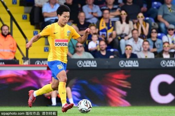 2100万欧元！德甲黑店进货了！27岁日本国脚加盟，或成下一位神锋