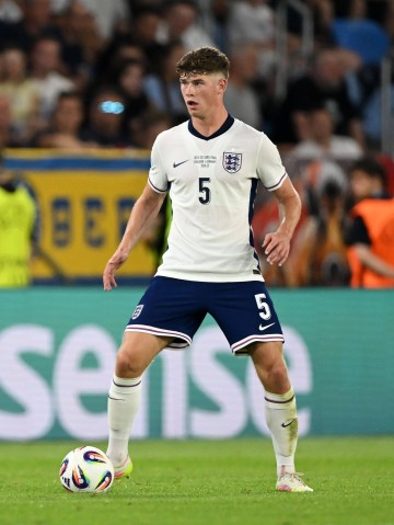 英媒：利物浦密切关注图卢兹22岁中卫克雷斯韦尔