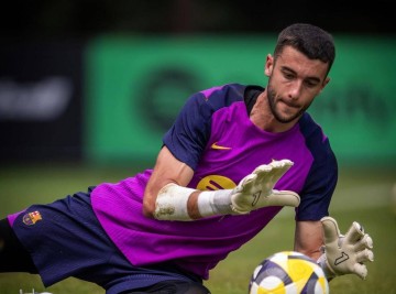 48小时闪电战，巴萨续约佩尼亚后急租科莫，小法砸80万押宝意甲首秀