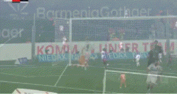 3-1，格里马尔多任意球双响，9人德甲第12掀翻德甲第2，滕哈赫前东家赛季首胜