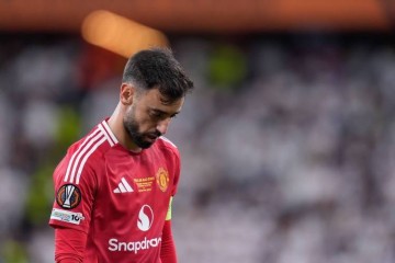 70万镑免税周薪！英媒曝沙特冬窗继续追求曼联队长，开价1亿英镑