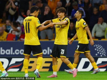 拒绝纽卡斯尔巨额报价！狼队新核拉尔森将续约冲击英超巅峰