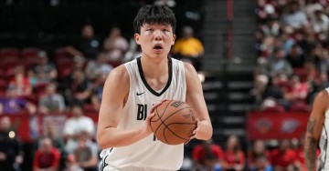 开拓者队记:杨瀚森低位运球不能太多 他在恶补英语