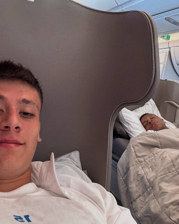 皇马5球大胜的幕后故事，居莱尔晒姆巴佩床照，姆巴佩：哈萨克斯坦之行很不轻松