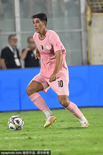 欧冠焦点战：曼城如何在绝境中逆袭？战术与球员故事全解析