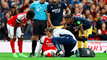 2-0！4连胜 英超榜首更迭：13.3亿豪门笑傲德比大战 两大核心全伤退